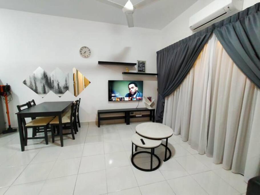 Ss Condostay Residensi Lili, Nilai Nearby Klia, Usim - Infinity Pool, Wifi, Smart Tv Exterior foto