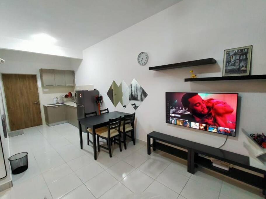 Ss Condostay Residensi Lili, Nilai Nearby Klia, Usim - Infinity Pool, Wifi, Smart Tv Exterior foto