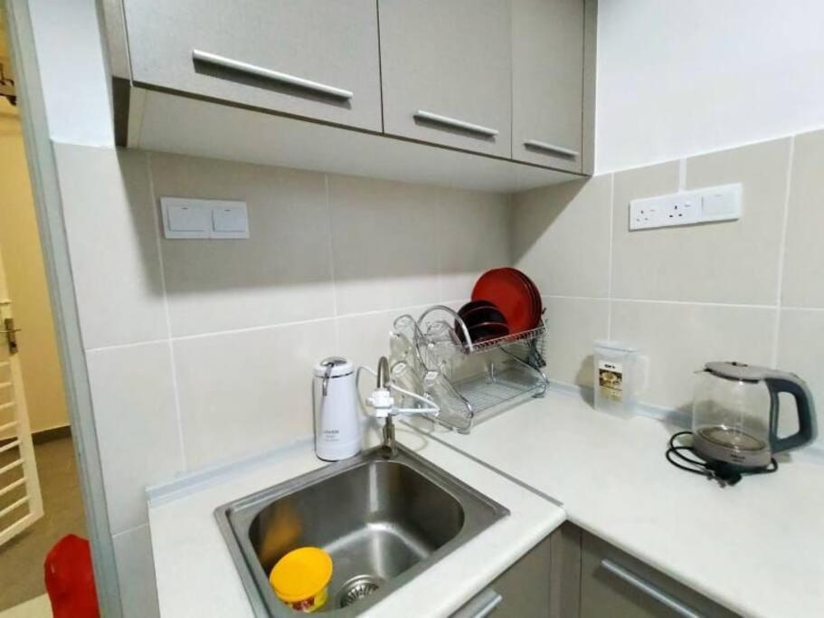 Ss Condostay Residensi Lili, Nilai Nearby Klia, Usim - Infinity Pool, Wifi, Smart Tv Exterior foto